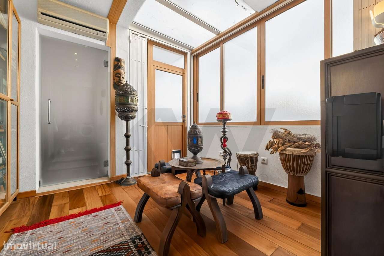 Moradia T4+1 com Piscina Coberta, Jardim e Churrasqueira em Alcoitão,-13