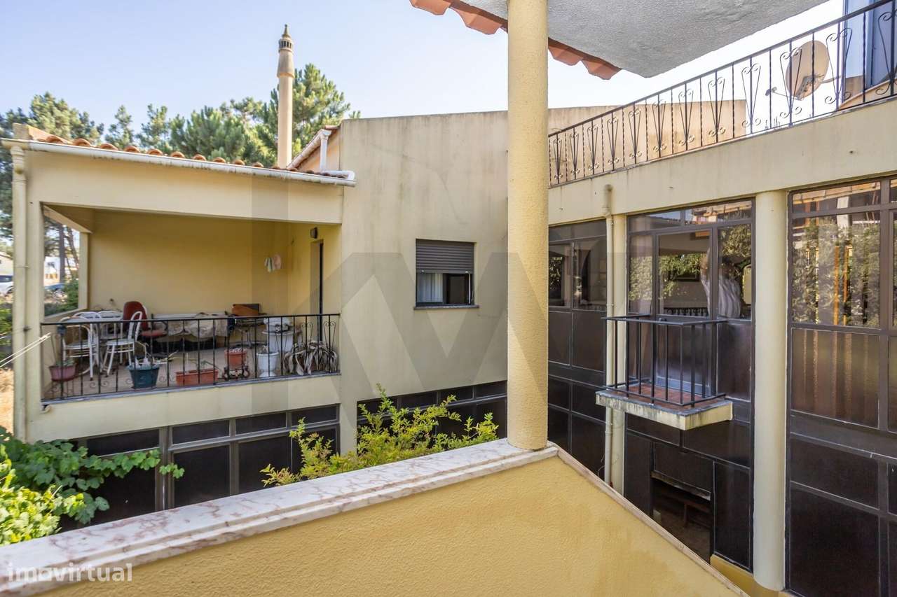 Fantástica Moradia T4 (10 Divisões) com Terreno de 869 m2 – Imenso Pot-42