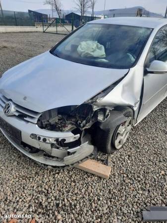 Dezmembrez VW Golf 5 - 2