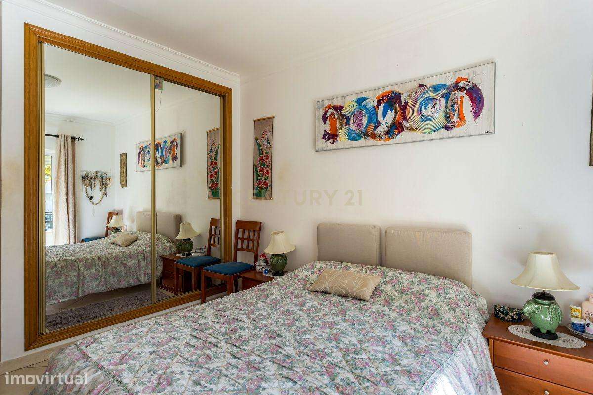 Apartamento T2 com Grandes Varandas e estacionamento no Mato Santo Esp-15