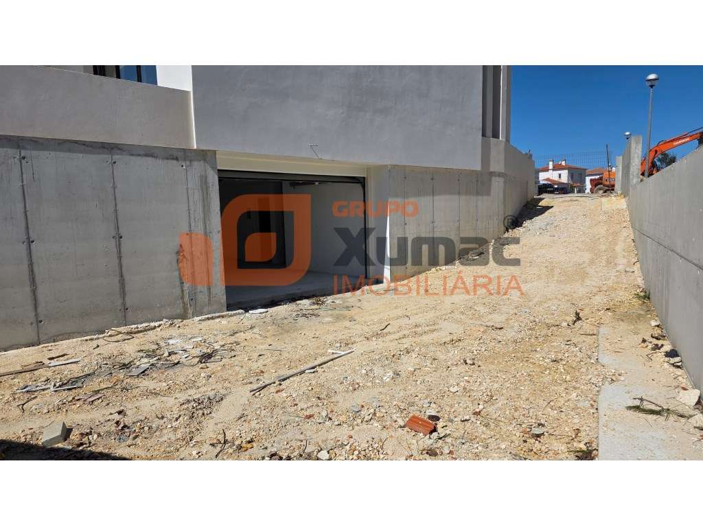 Moradia T4 Contemporânea c/ Piscina-31