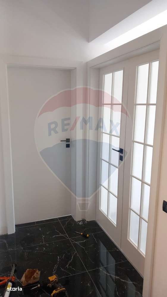 VANZARE Apartament cu 3 camere in zona Dacia-0