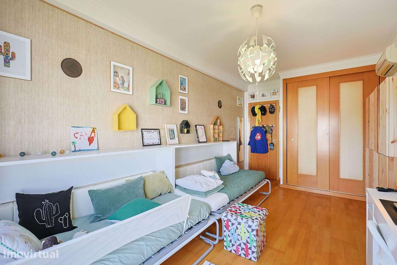 Apartamento T2 com Garagem, no Parque Luso em Corroios.-25