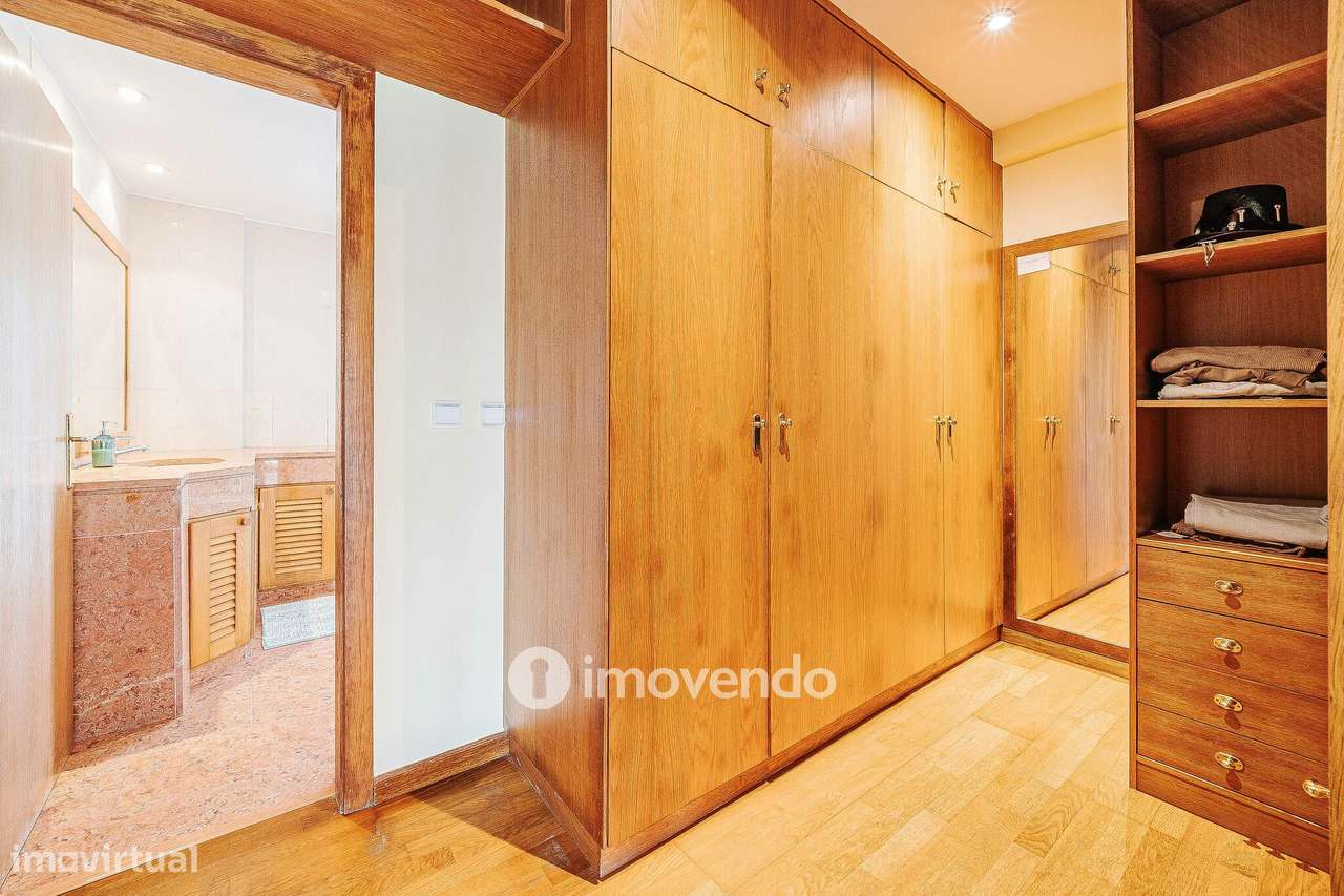 Moradia T5+2 com garagem, em condomínio com piscina, em Murches-20