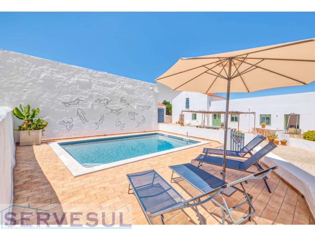 Charmosa propriedade de 6 quartos, totalmente renovada em 2023, com... - Grande imagem: 2/47