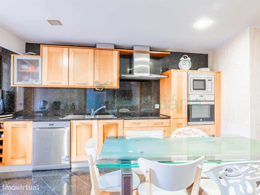 Moradia T3 em Fermentões com Piscina e Zona de Churrasqueira-11