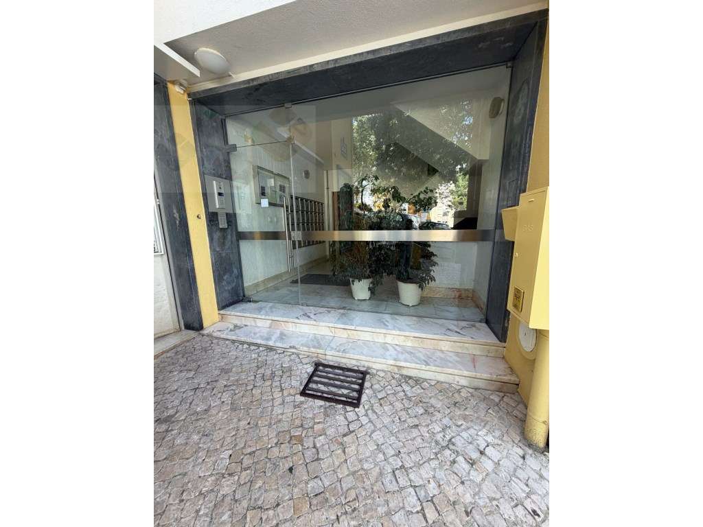 Amadora Metro Reboleira, T2, R/c Alto, excelente oportunidade!-15
