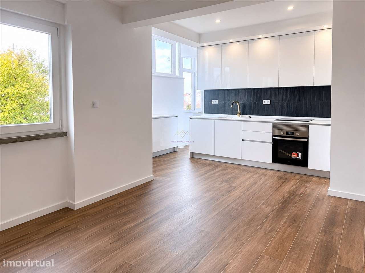 Apartamento remodelado centro Amadora-5