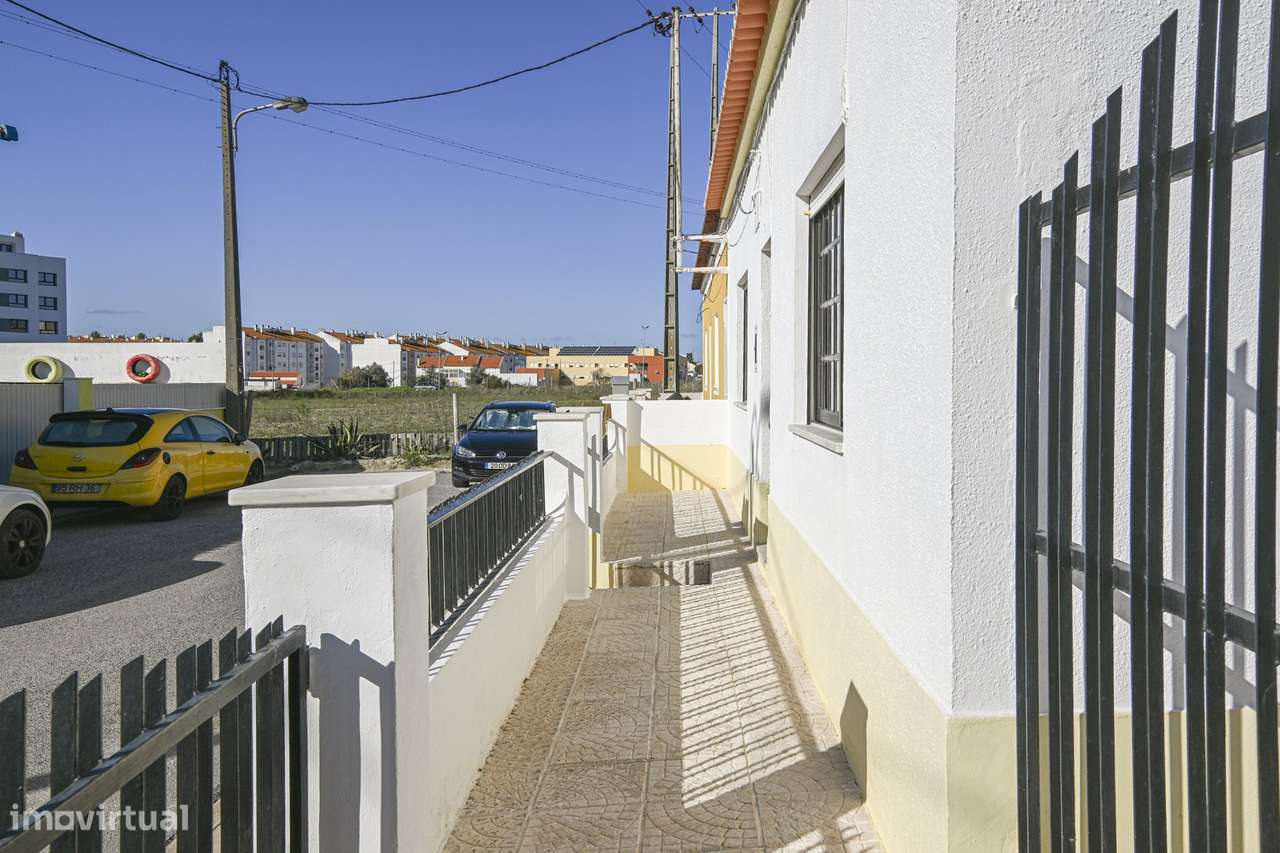 Moradia T2+1, c/ Garagem, Bairro do Areias – Montijo-3