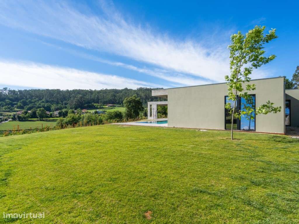 Moradia Térrea com Piscina Infinita e Vista Panorâmica sobre o Vale-12