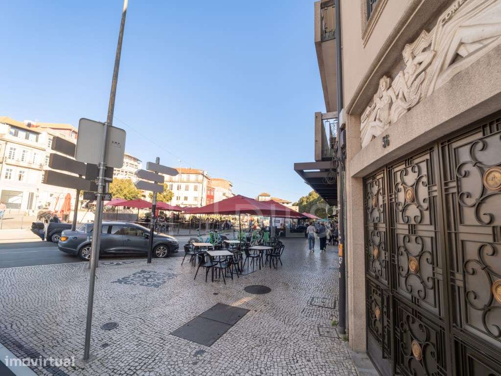Apartamento T0+1 com arrecadação, na Baixa do Porto-19