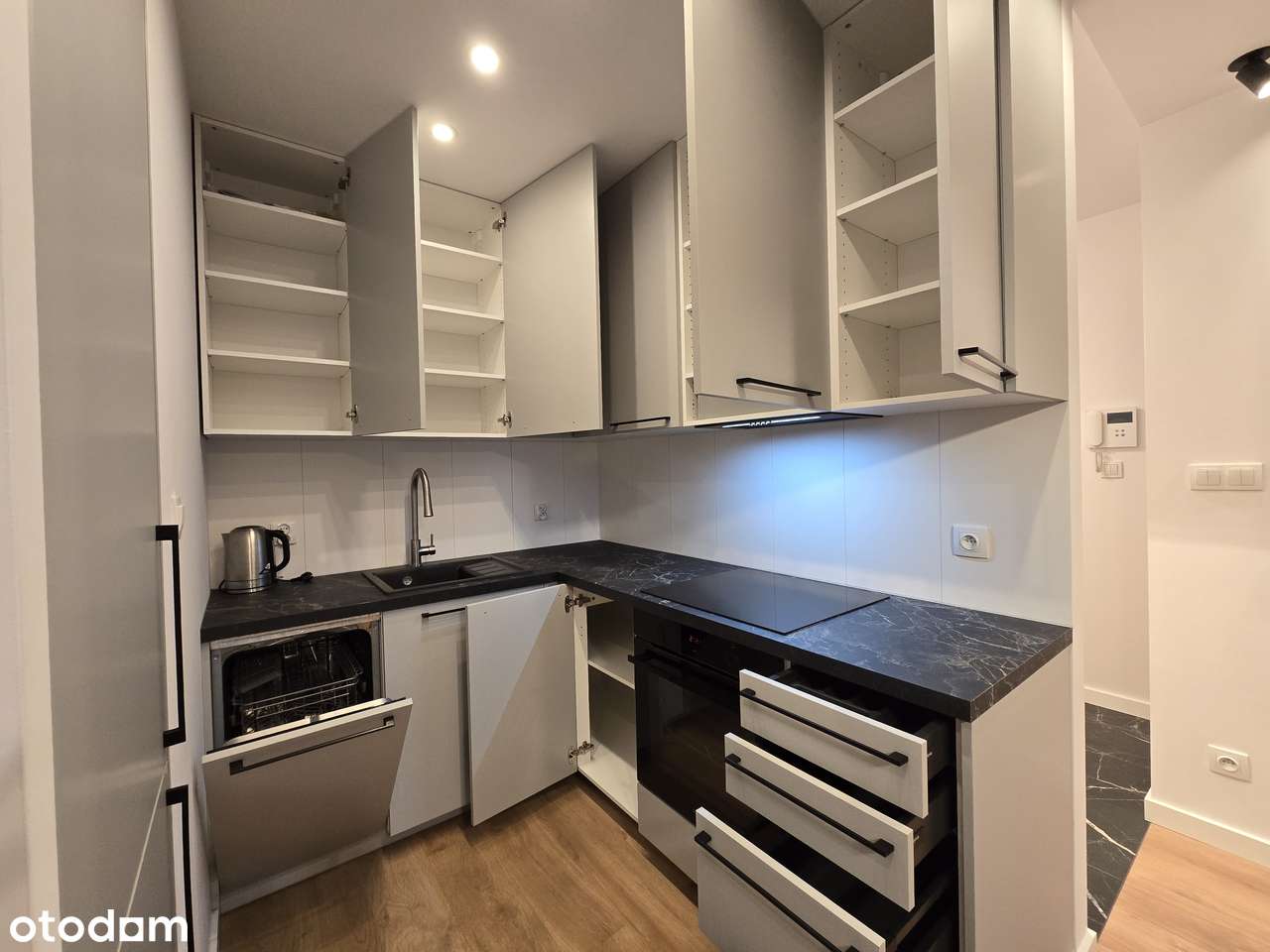 Lux Do życia lub pod wynajem, Lokum Porto Pojemne szafy, wygodne łóżko-3