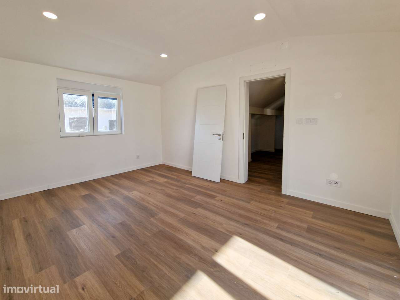 Moradia 4 ass. totalmente remodelada - possibilidade de quarto no r/c-28