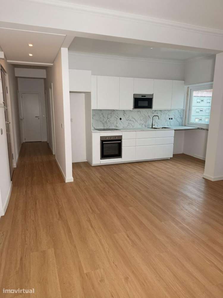 T2 TOTALMENTE REMODELADO | DESIGN MODERNO | A 10 MINUTOS DO COLOMBO - Grande imagem: 3/26