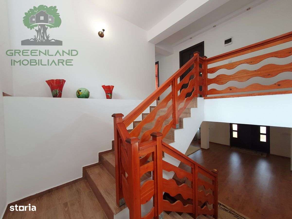 Vila P+E+M 8 camere, 3 bai, 245mp, TEREN 1570mp, la asfalt, drumul E58 - Imagine principală: 4/20