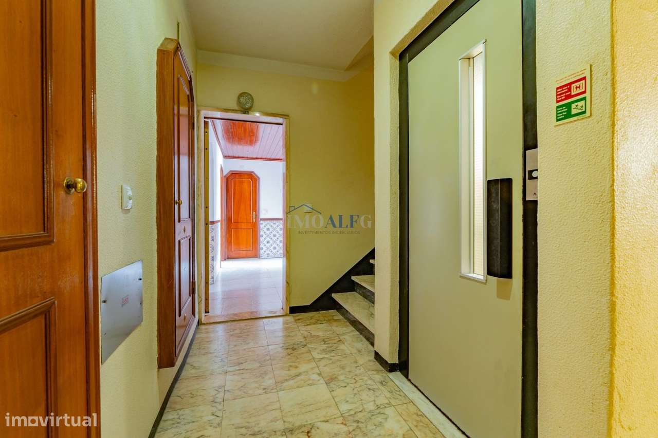 Apartamento T3 no centro de Vialonga com elevador-24