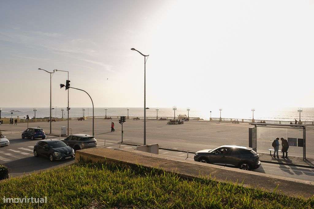 Vende-se Propriedade Frente mar com Moradia, T0 e dois restaurantes - Grande imagem: 4/60