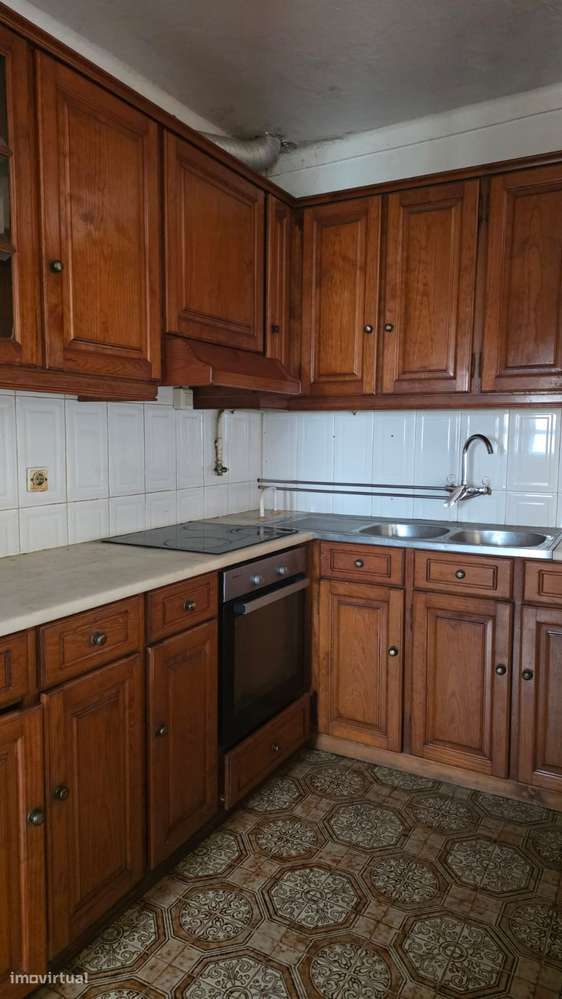 Moradia térrea T4, habitável, sem licença - M. Grande-4