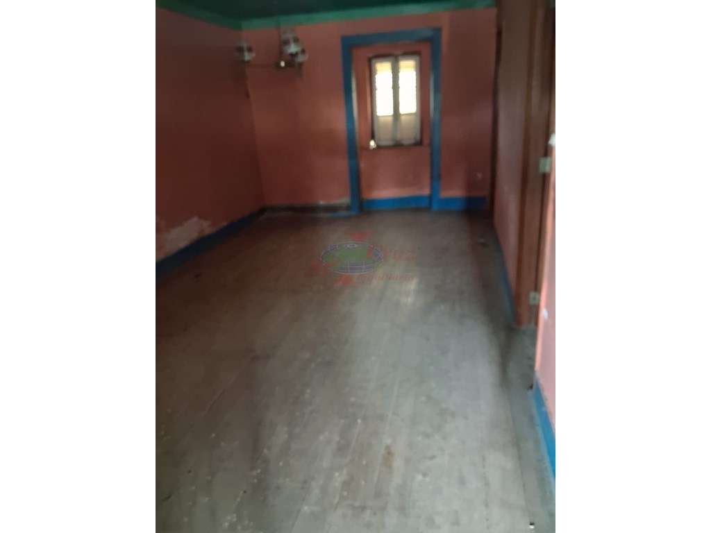 Casa de Aldeia para remodelar-11