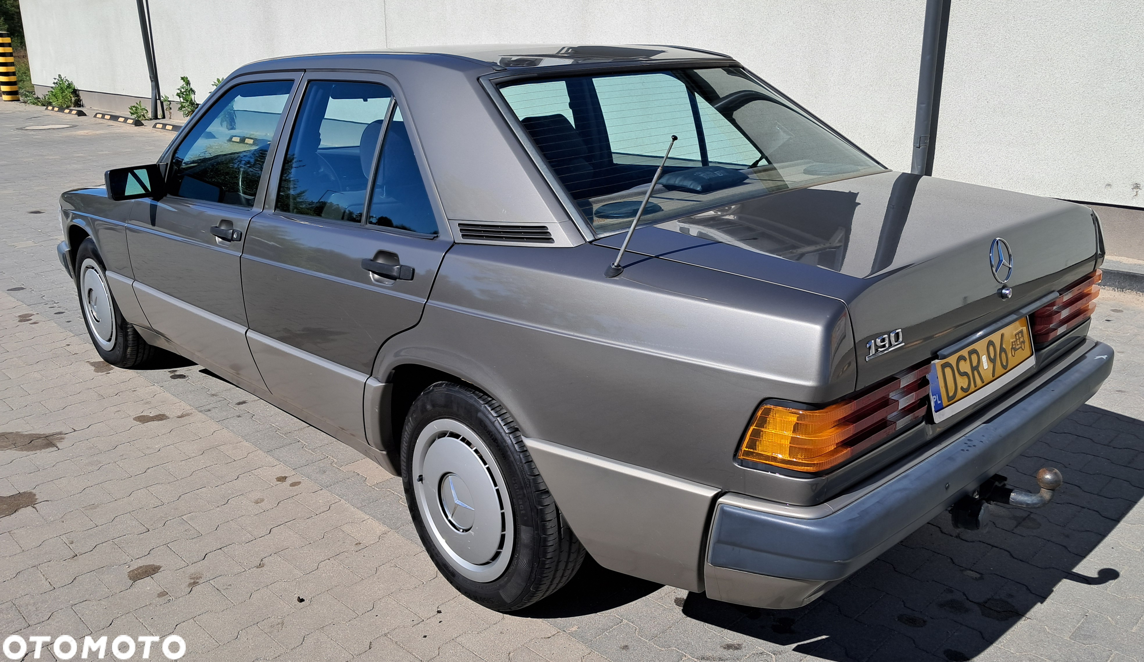 Mercedes-Benz W201 (190) - 12