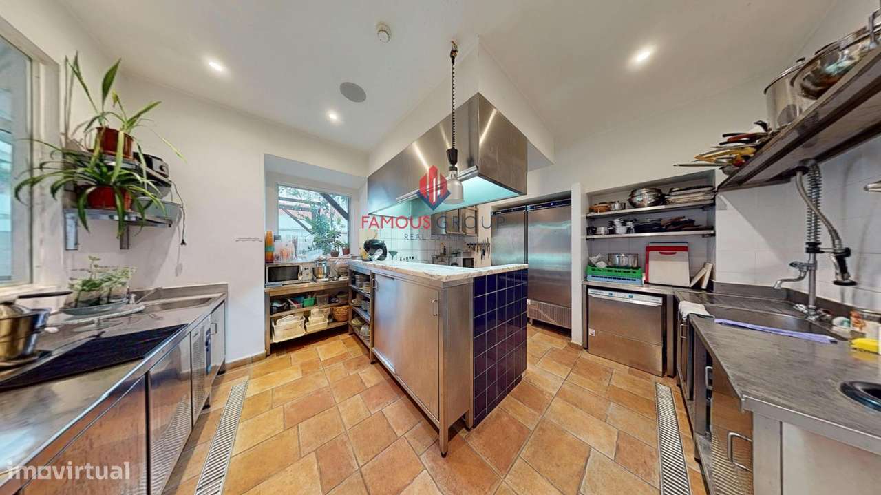 Prédio Histórico com Alojamento Local, Restauração e Espaço...-19