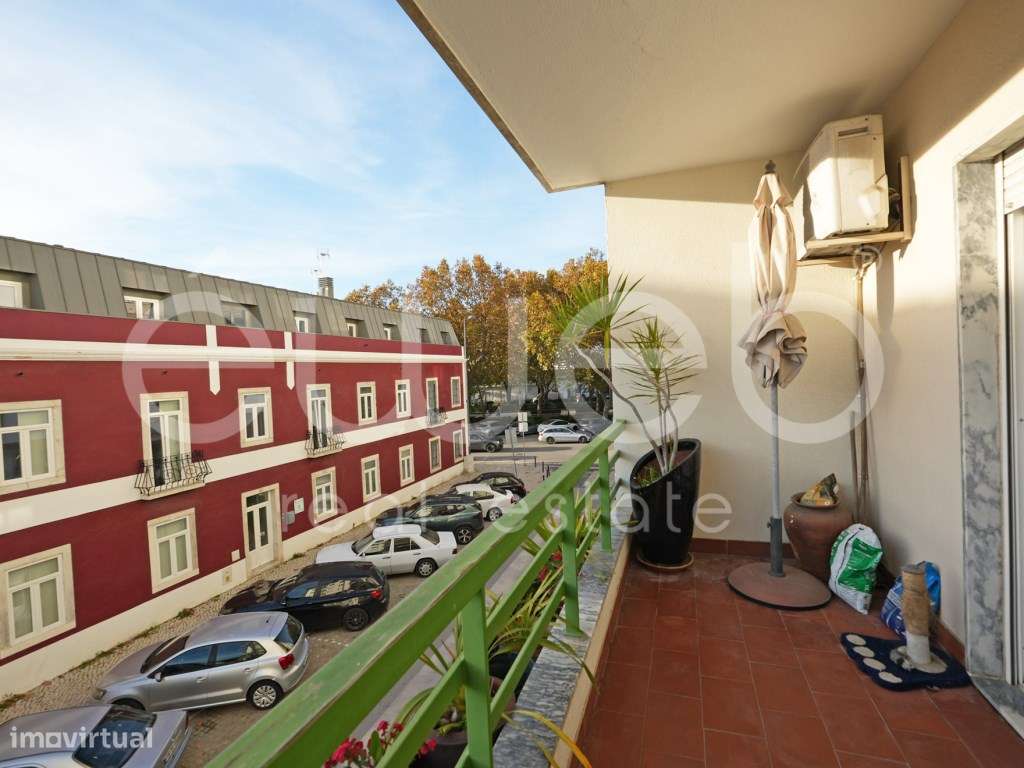 Apartamento T3 com varanda, Luísa Todi-3