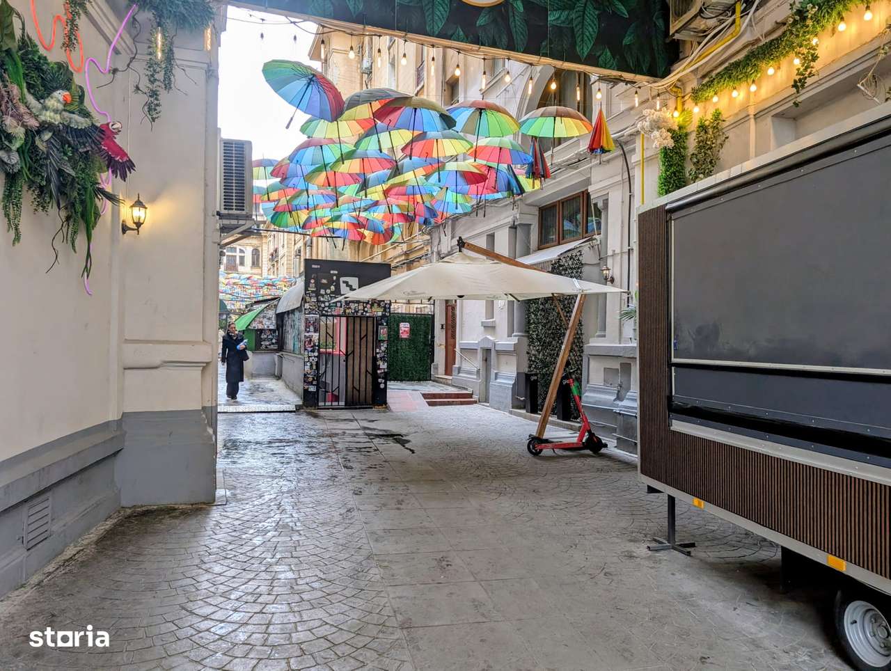 Pasajul Victoriei-strada cu umbrele,zona turistica,ultracentral,airbnb-1