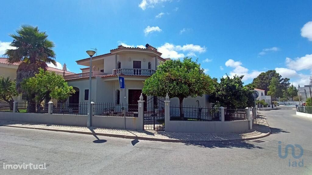 Casa / Villa T4 em Faro de 390,00 m2