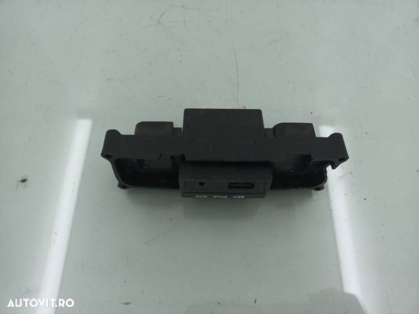 Conector auxiliar USB Hyundai I20 1.3i G4LA-5H 2012-2015  96120-1J000 - 2