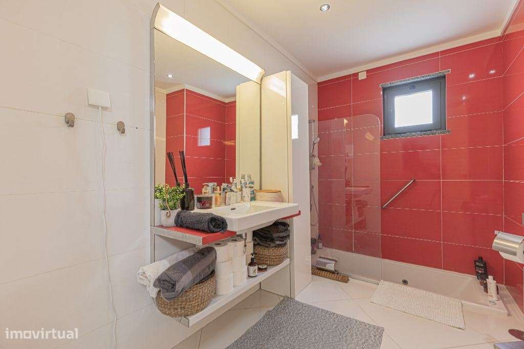 Moradia V4 em Santo António da Charneca, Barreiro  Conforto, Espaço...-14