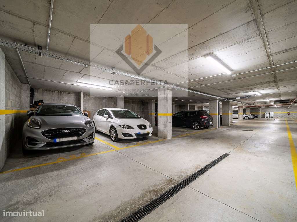 Fabuloso T2 Como Novo com Terraço e Lugar de Garagem - Candal-33