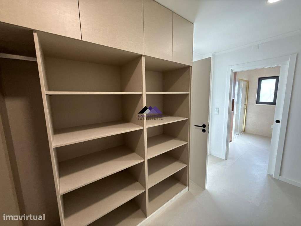 Moradia V3 com Garagem e Piscina a Estrear-49