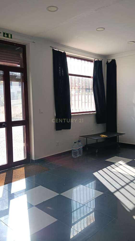 Excelente Espaço Comercial para Arrendamento em Vila Nova da Caparica - Grande imagem: 2/8