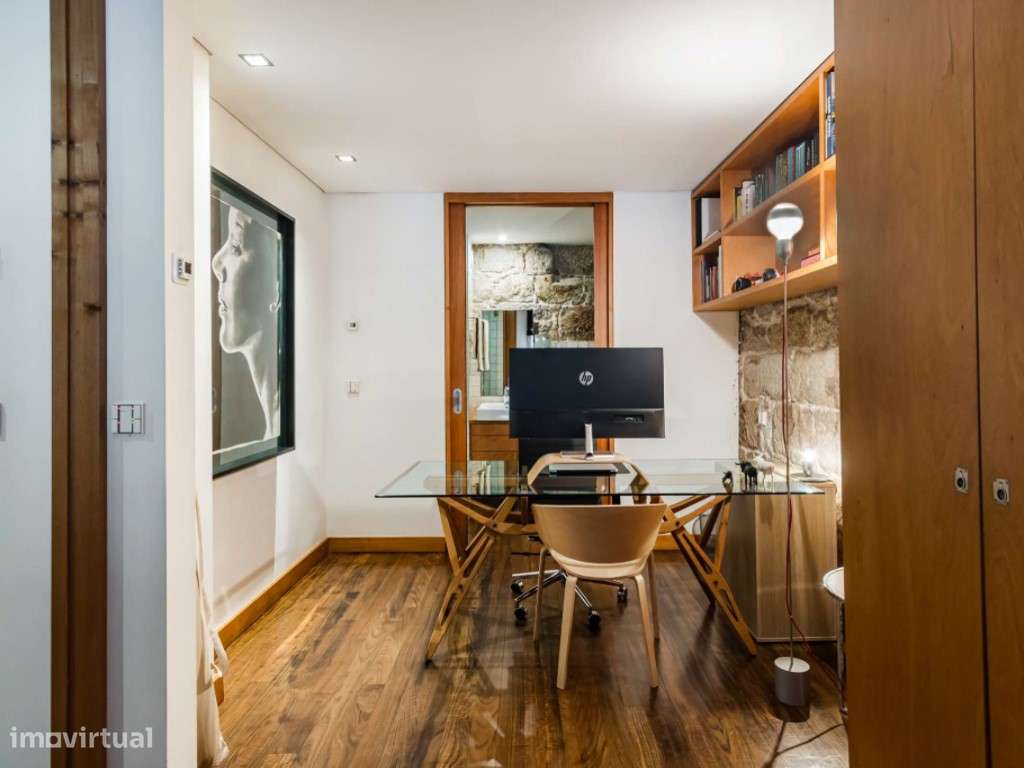 Prédio totalmente renovado em Miragaia com vistas rio-52