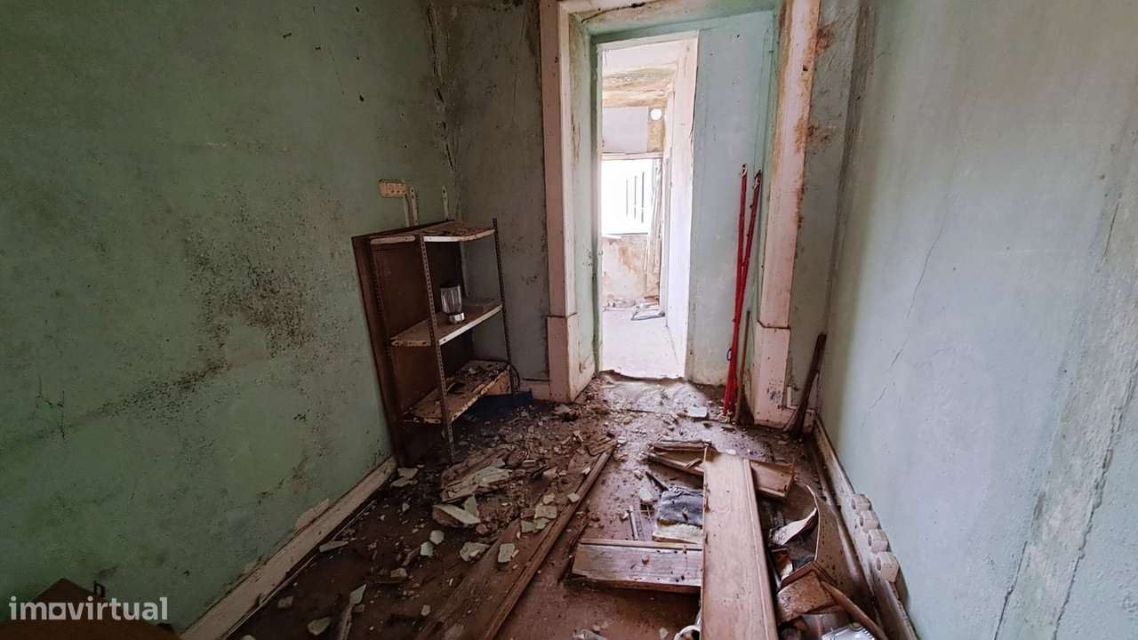 Moradia T6 para reconstrução- Santa Clara, Coimbra-27