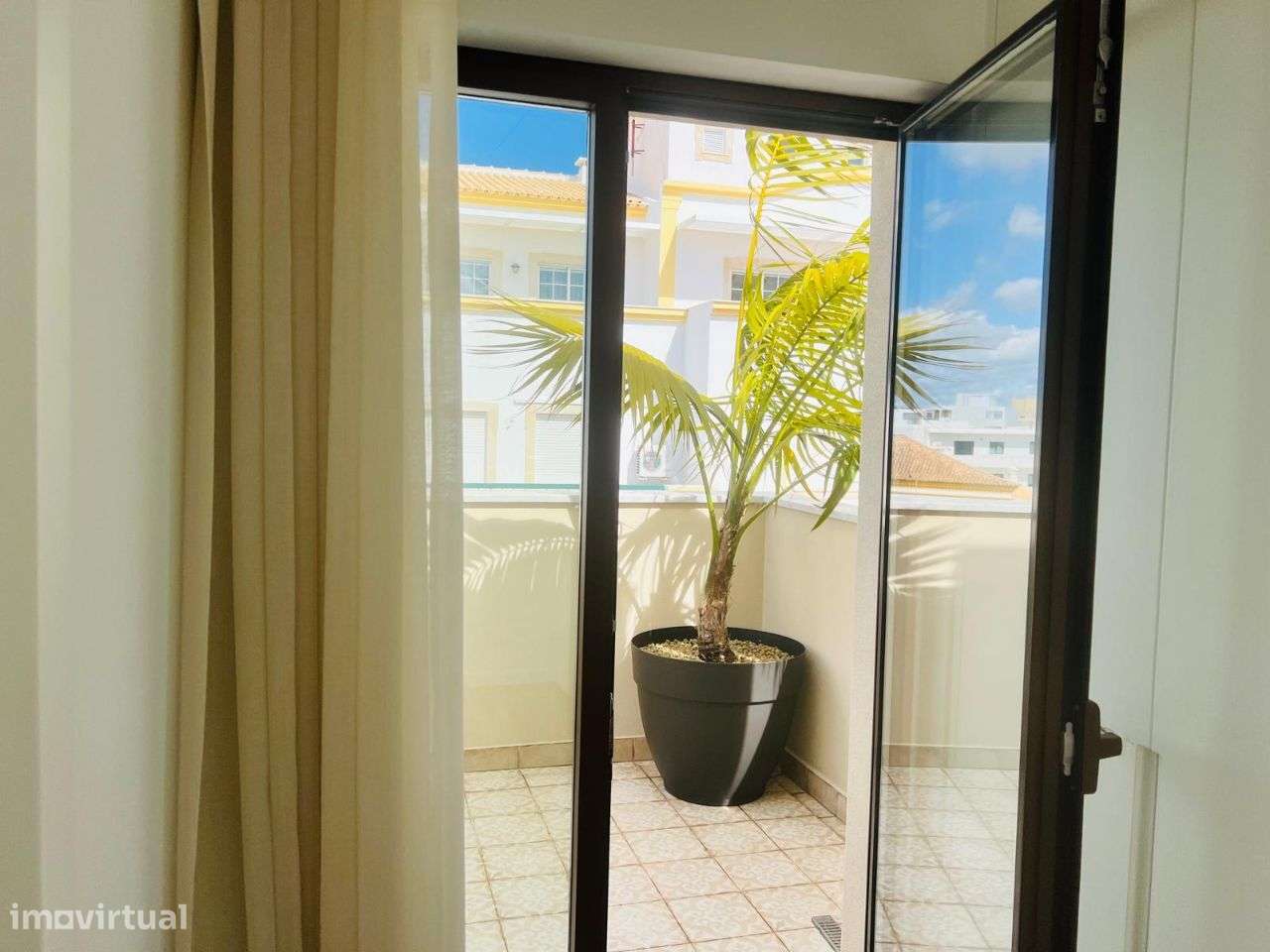 Moradia T4 com garagem baixa de Faro-39