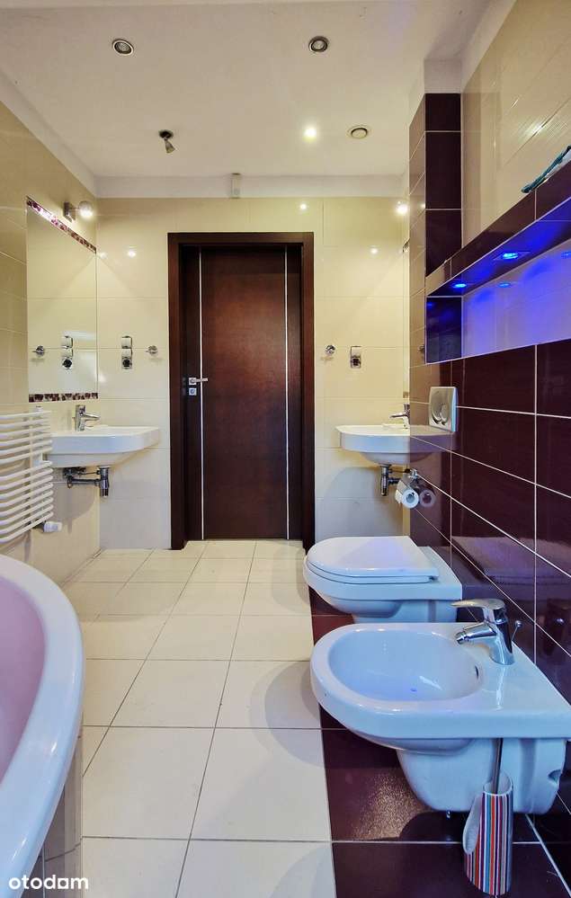 Nowoczesny dom, w mieście pod lasem, 6 pokoi, dwustanowiskowy garaż-13