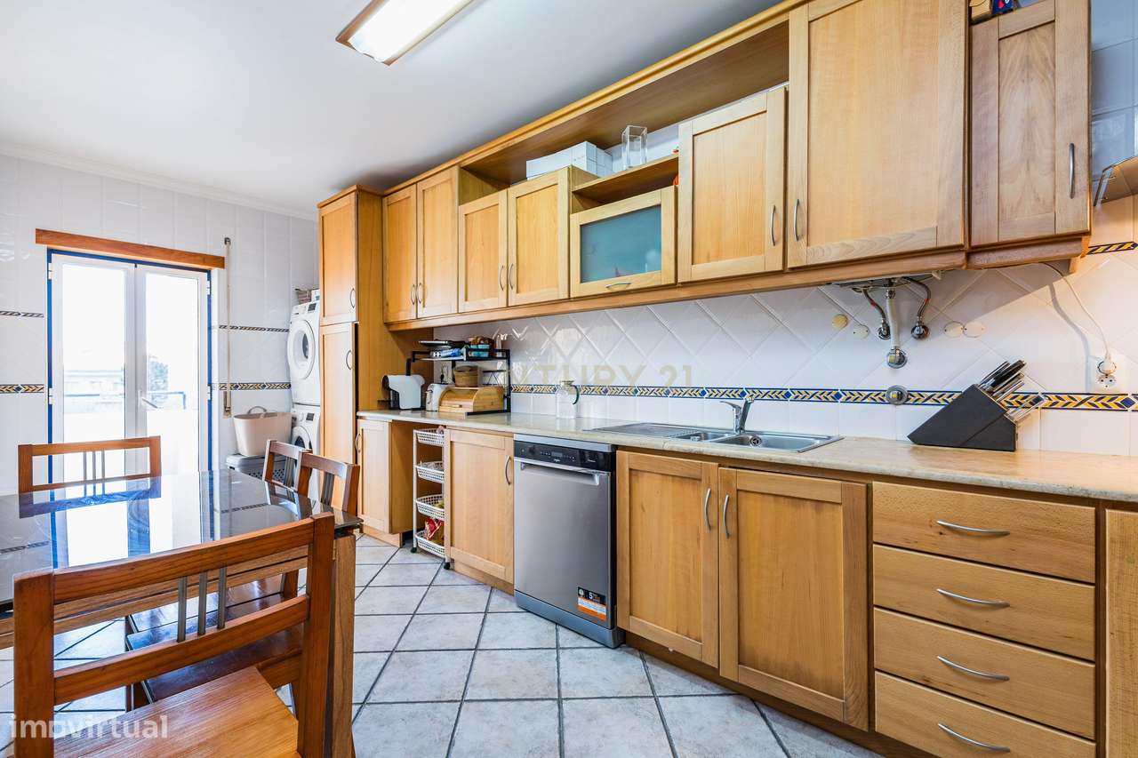 T2 na Nazaré com boas áreas e lugar de garagem-7