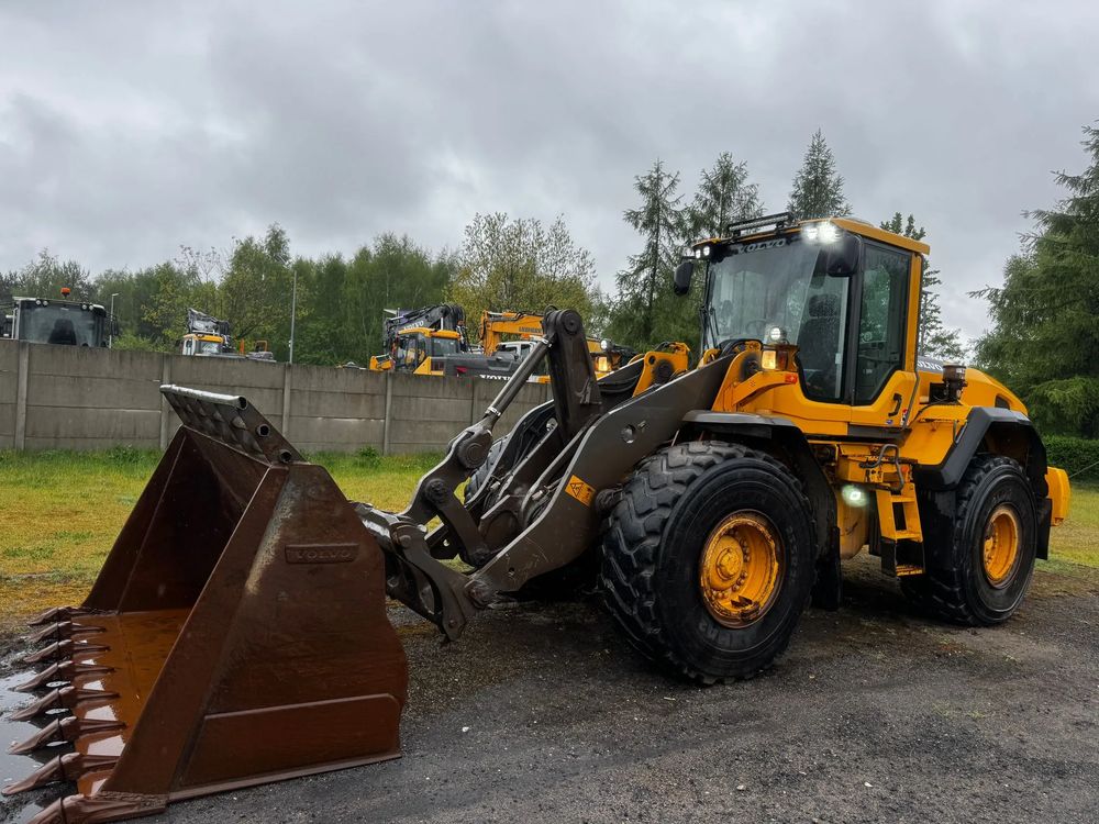 Volvo L120g 2012