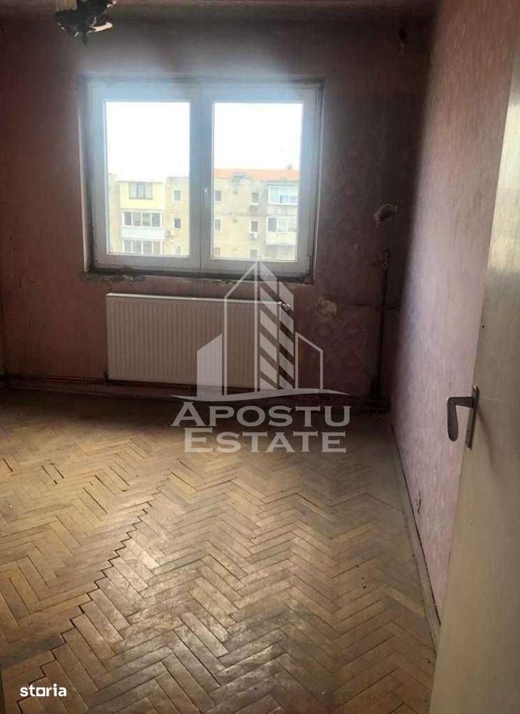 Apartament cu 3 camere, semidecomandat, centrala proprie, zona Sagului - Imagine principală: 4/7