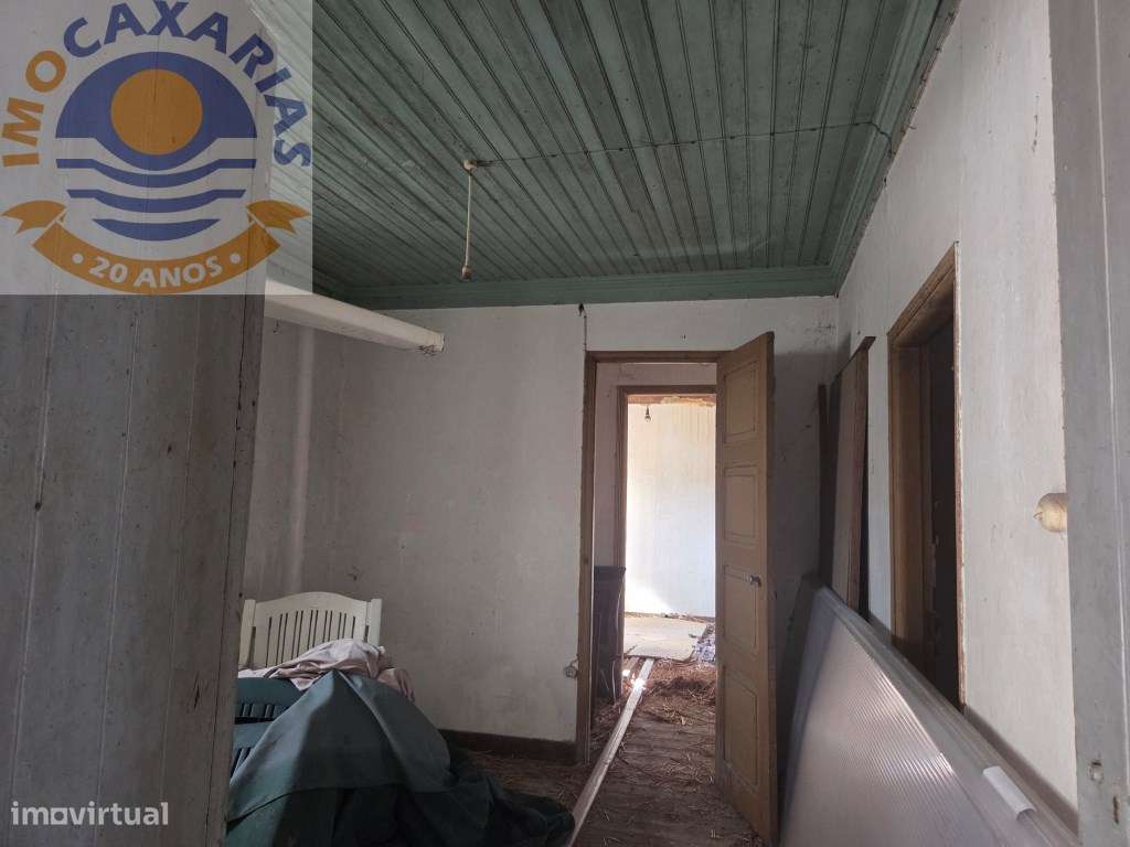 Moradia Rústica com Pátio e Anexos para Recuperar - Urqueira, Ourém-25