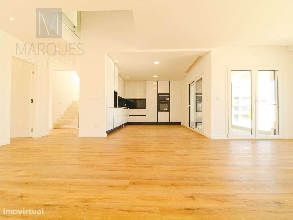 Moradia V4 com Garagem e Piscina em Vale de Milhaços - Corroios - Grande imagem: 2/40