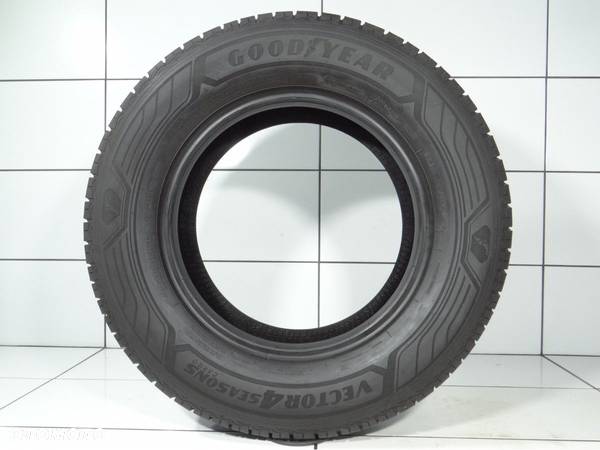 Opony całoroczne 235/65R16C 115/113S Goodyear - 3