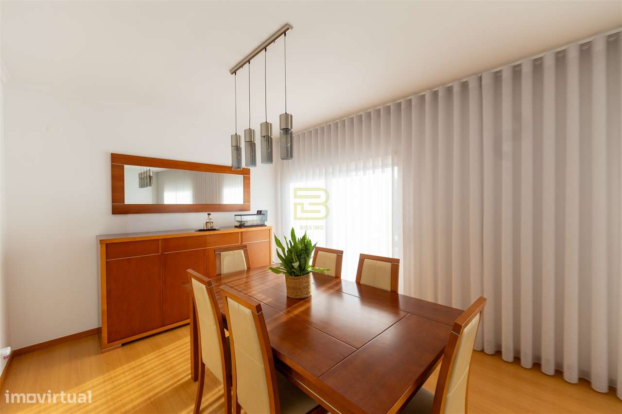 Apartamento T2 com varanda,  2 lugares de garagem em Ermesinde. - Grande imagem: 4/22