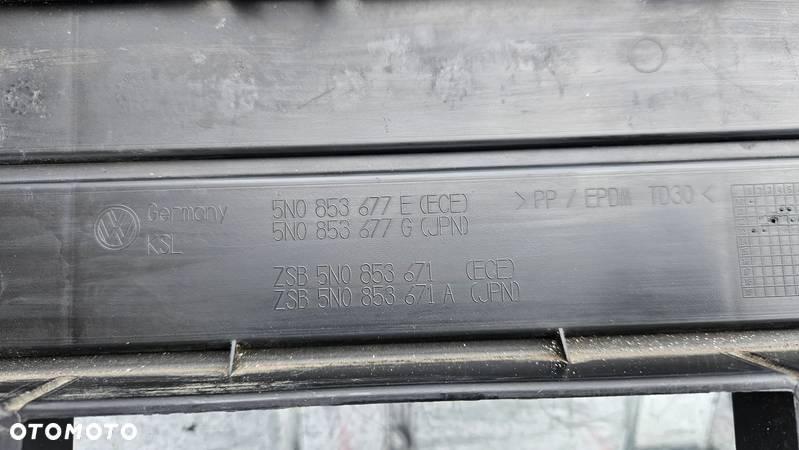 VW Tiguan Lift 5N0 2011- Atrapa zderzaka Kratka środkowa zderzaka z chromem 5N0853677E - 11