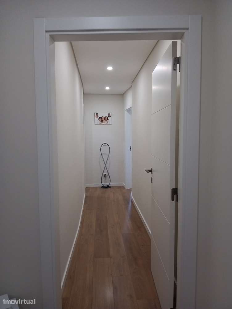 Apartamento T2 Novo com Varanda e Garagem-19