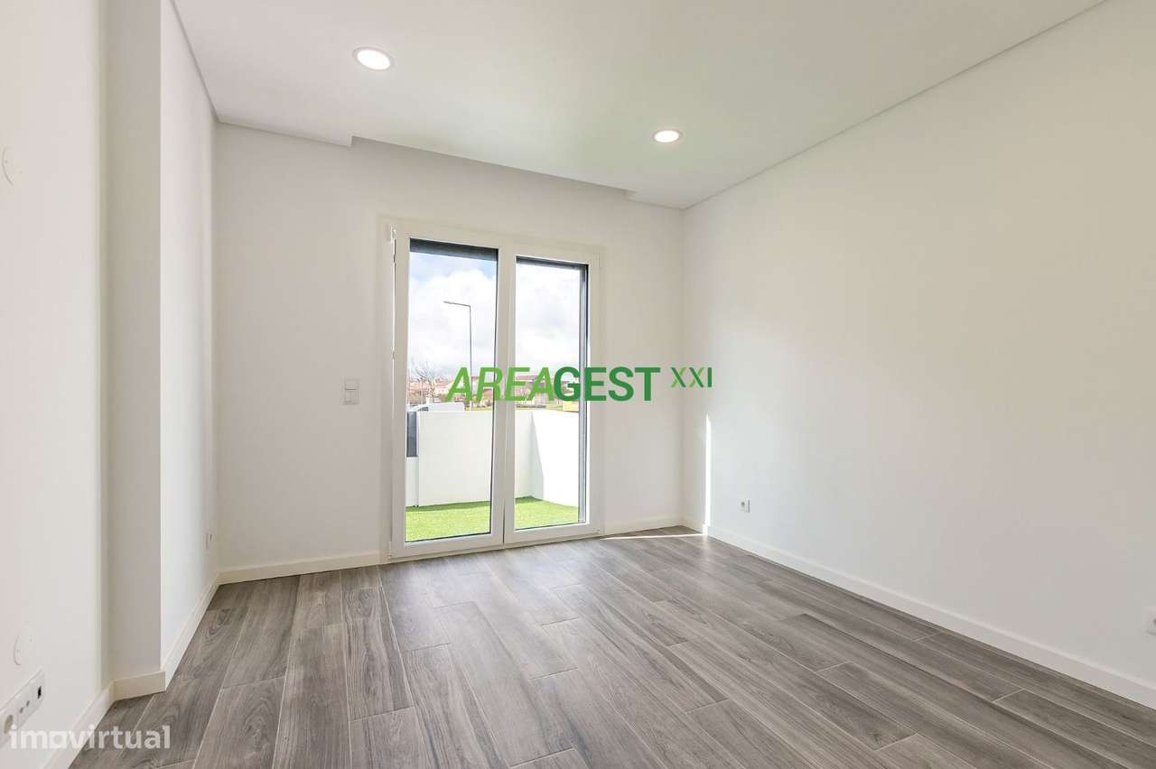 Moradia V4+1 no Casal Novo, Caneças-8