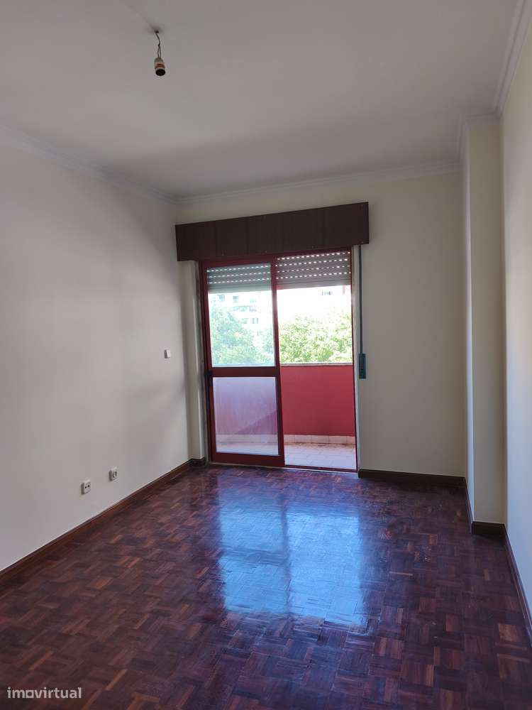 T2 Sintra, Urbanização da Cavaleira, Boas Áreas, Parqueamento.-18