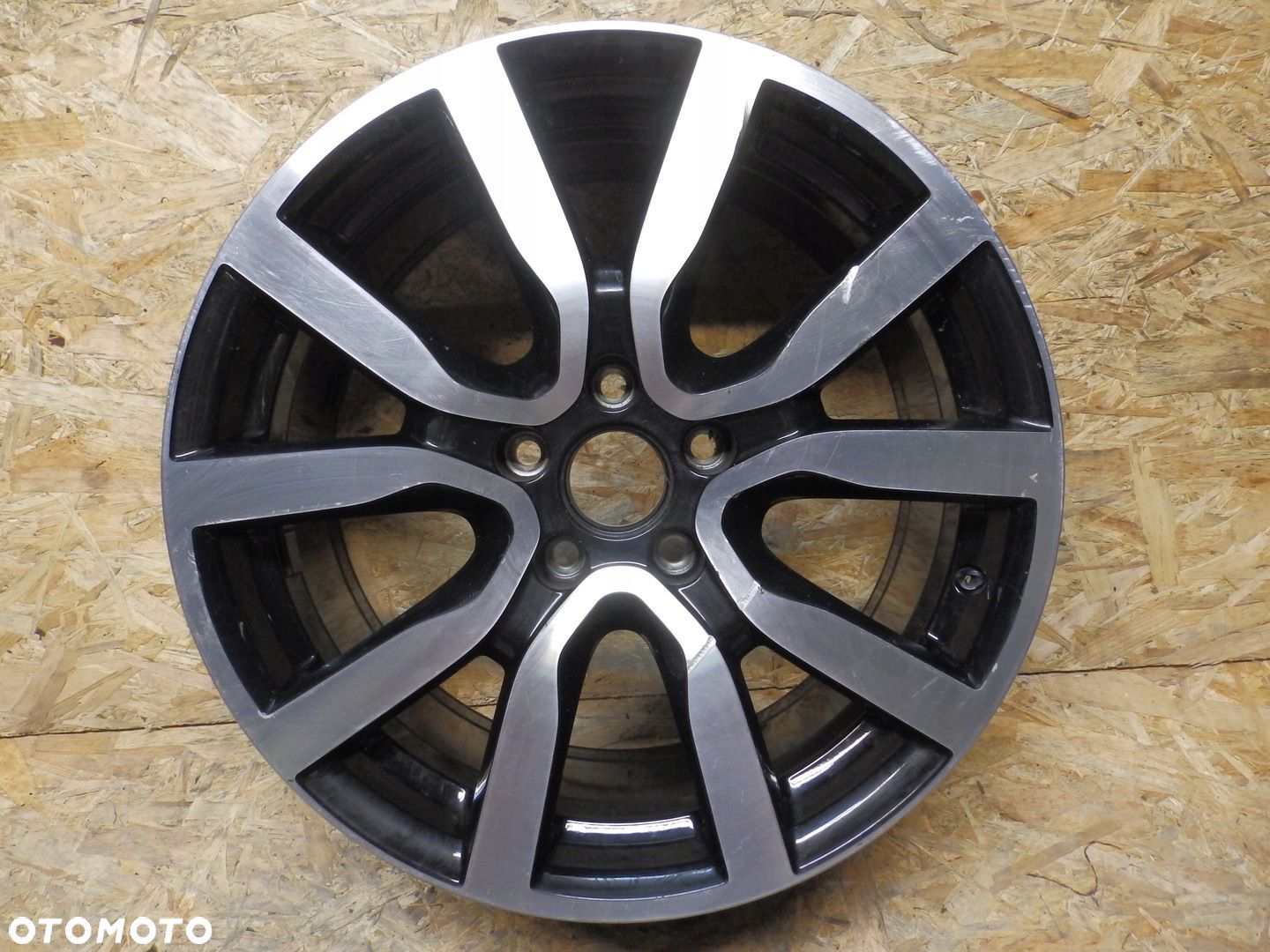 Felga VW Golf VI 5K0 GTI 7.5Jx18H2 Et51 5x112 - 1