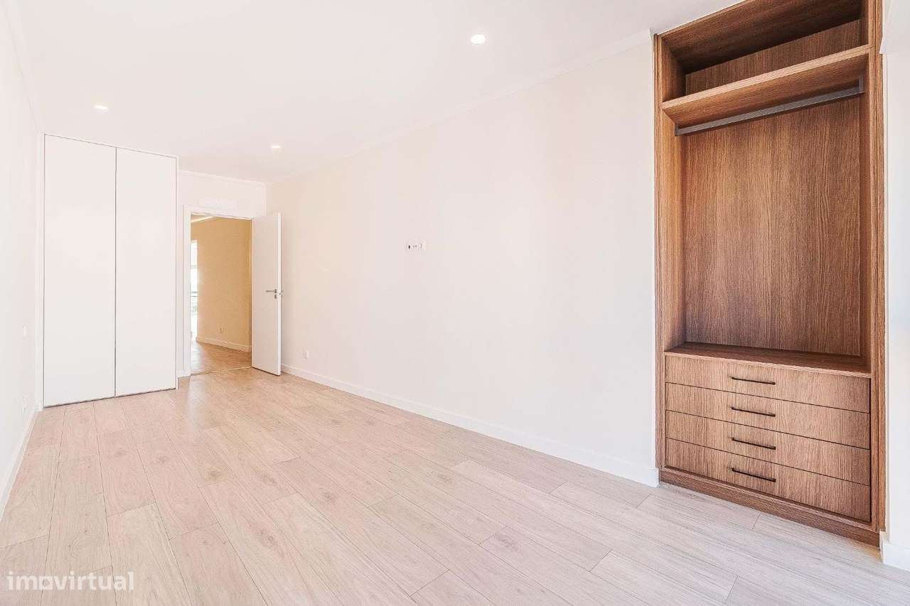 T4 Premium | 172 m² | Acabamentos de Luxo | 9.º Andar | Massamá – A Me-8